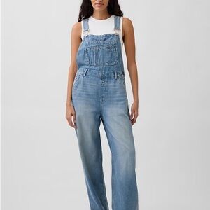Gap Women’s UltraSoft Denim Relaxed Overalls in Medium Wash